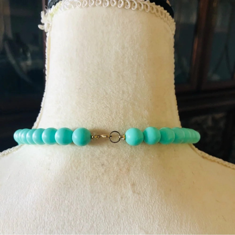 Vintage turquoise tone beaded necklace